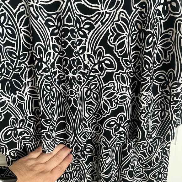 Sleeveless patterned dress with ruffle type top - Picture 7 of 16